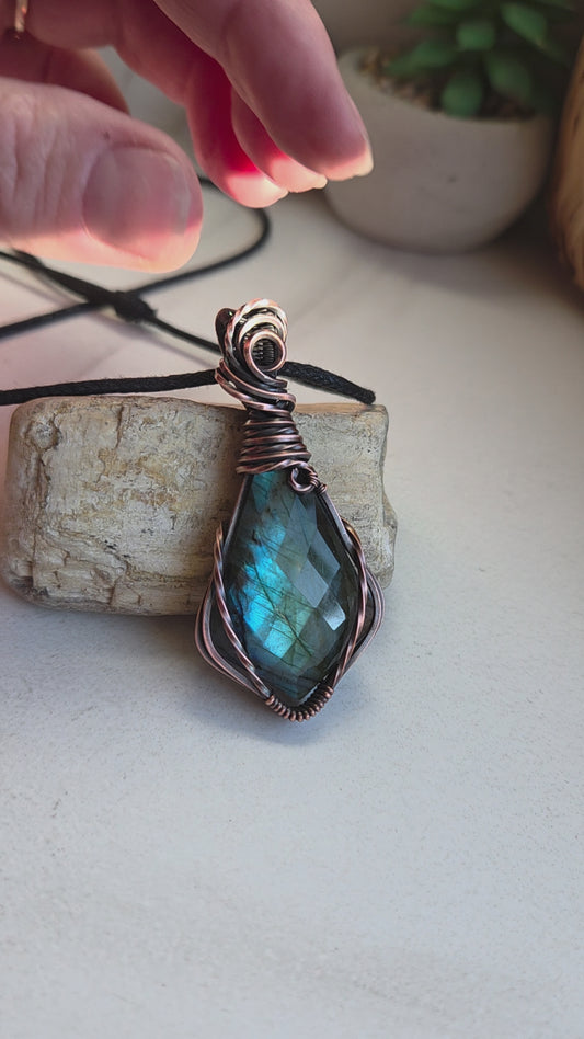 Faceted Blue Labradorite Necklace ✨️