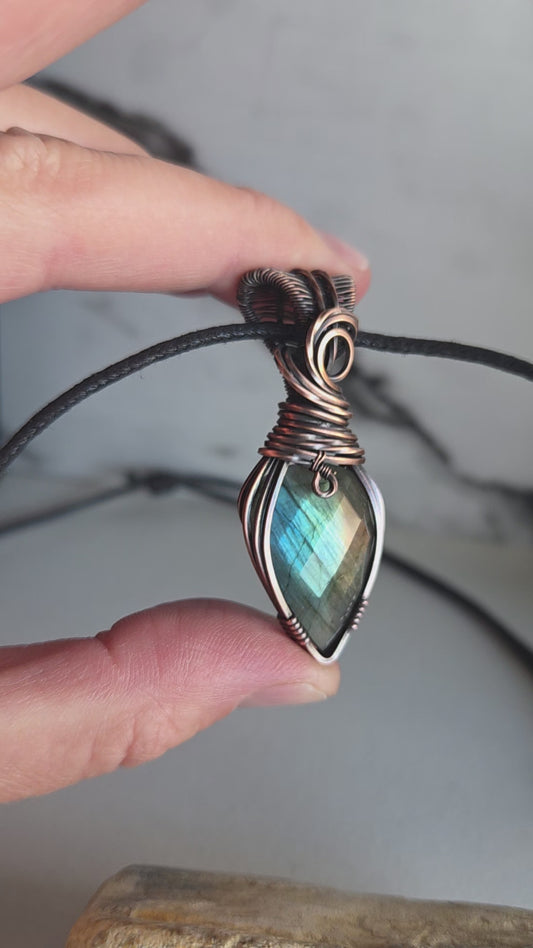 ✨ Northern Ember — Faceted Labradorite Necklace