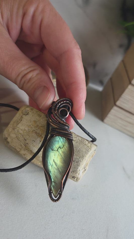 Labradorite Necklace 💙💚