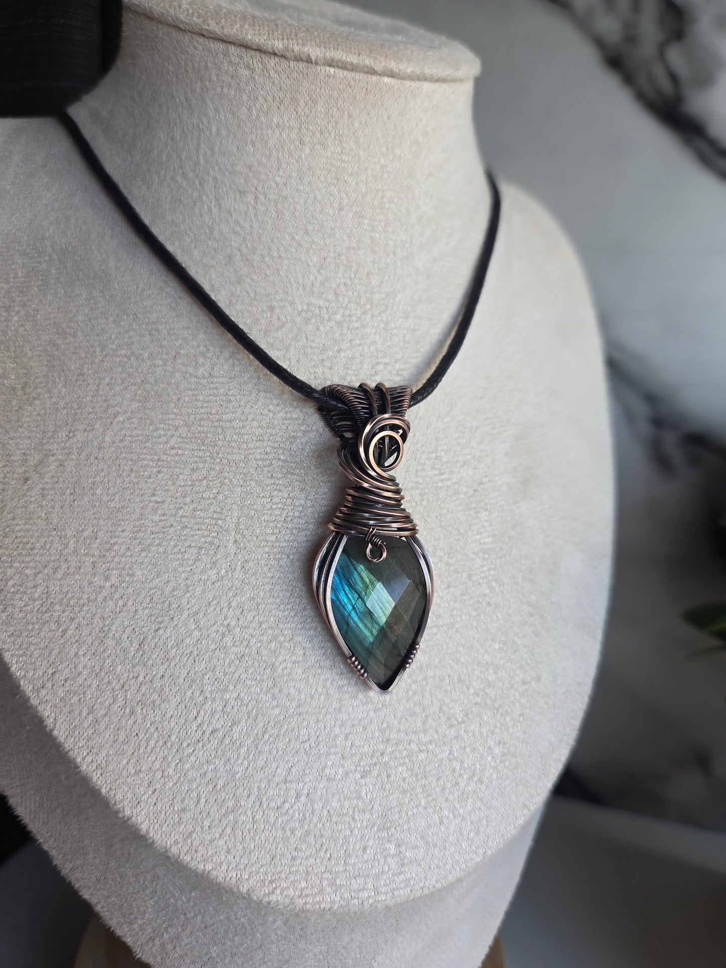 ✨ Northern Ember — Faceted Labradorite Necklace