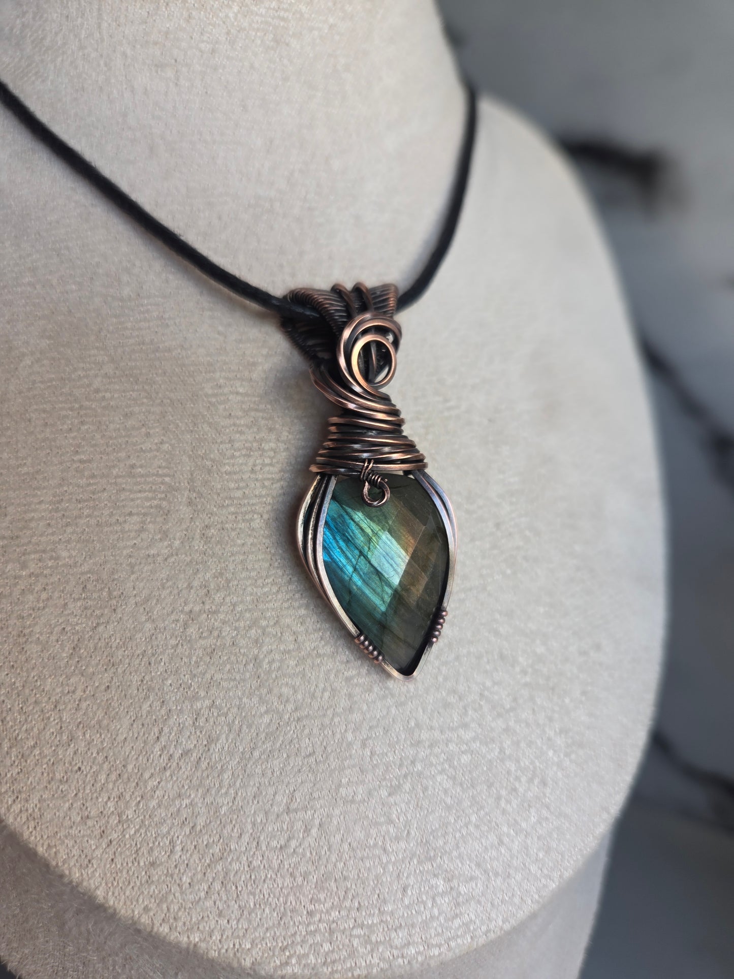 ✨ Northern Ember — Faceted Labradorite Necklace